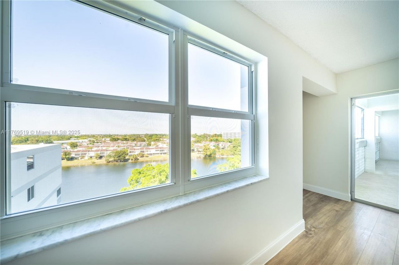 3301 Spanish Moss Ter, Unit 802, Lauderhill, FL 33319 Photo