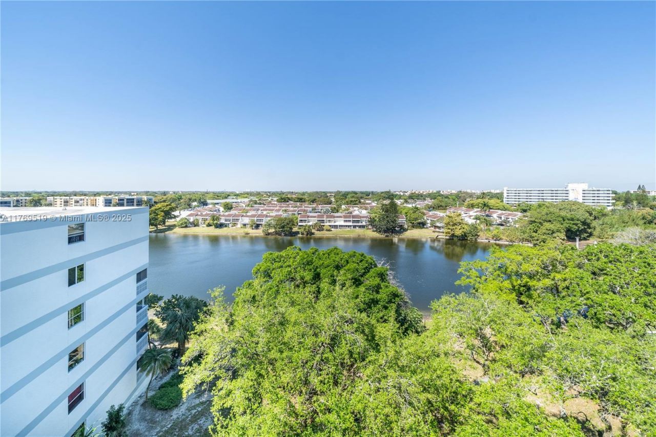 3301 Spanish Moss Ter, Unit 802, Lauderhill, FL 33319 Photo