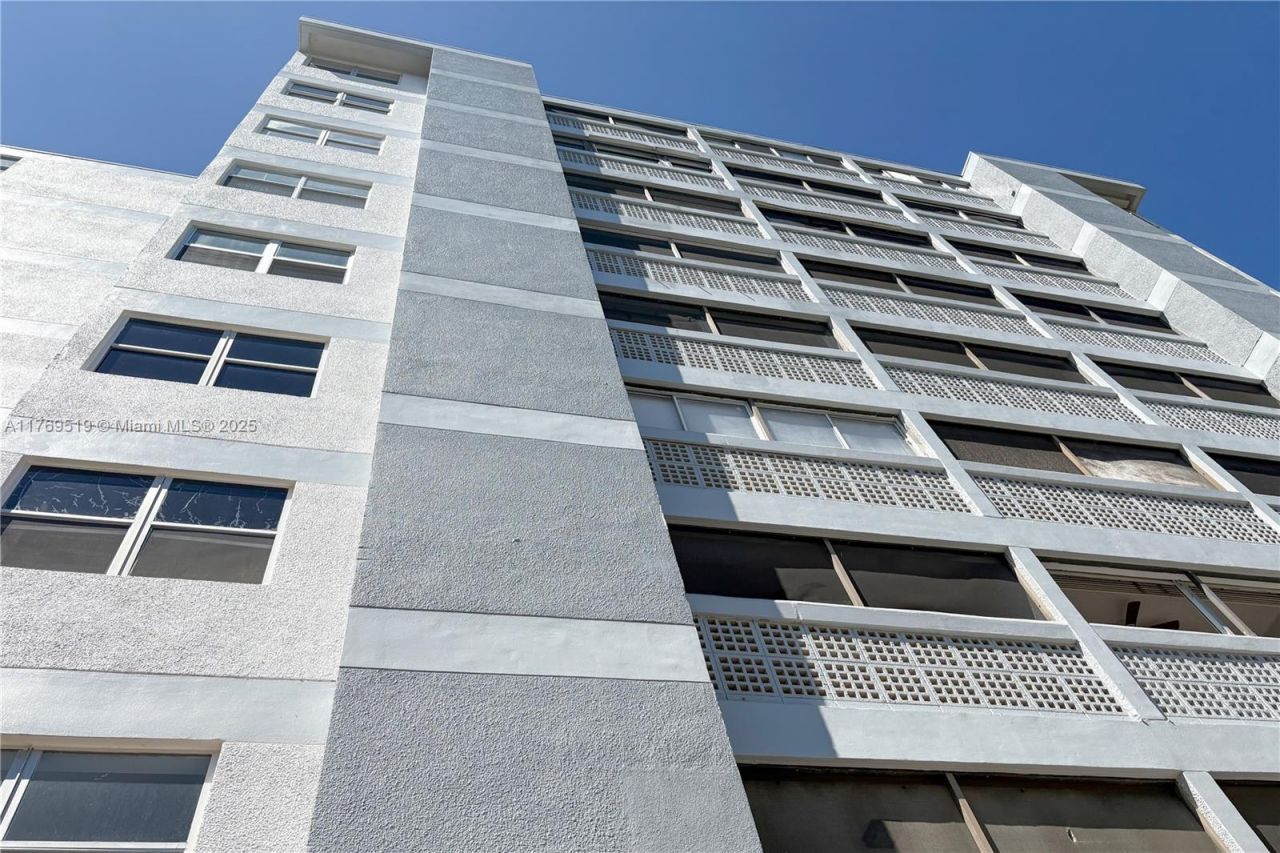 3301 Spanish Moss Ter, Unit 802, Lauderhill, FL 33319 Photo