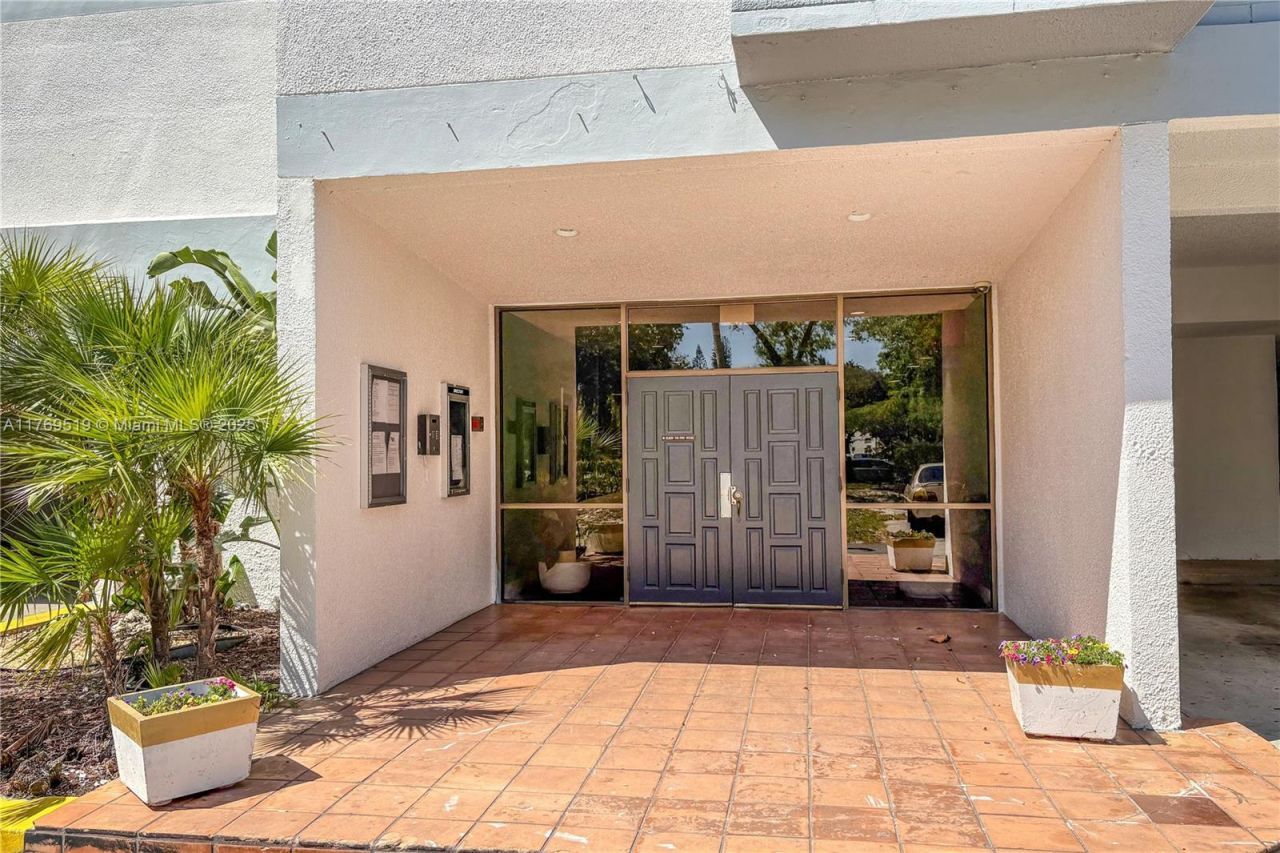 3301 Spanish Moss Ter, Unit 802, Lauderhill, FL 33319 Photo