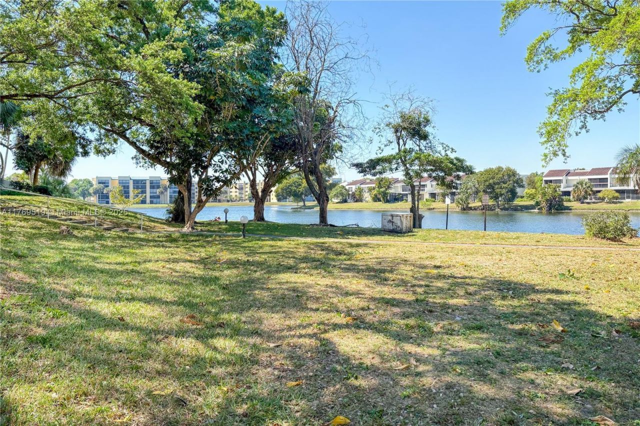 3301 Spanish Moss Ter, Unit 802, Lauderhill, FL 33319 Photo