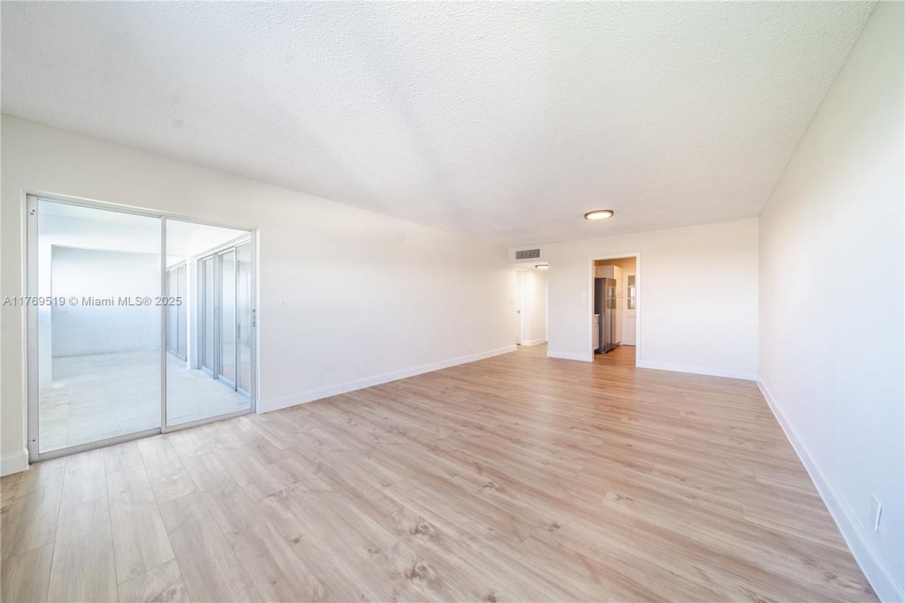 3301 Spanish Moss Ter, Unit 802, Lauderhill, FL 33319 Photo