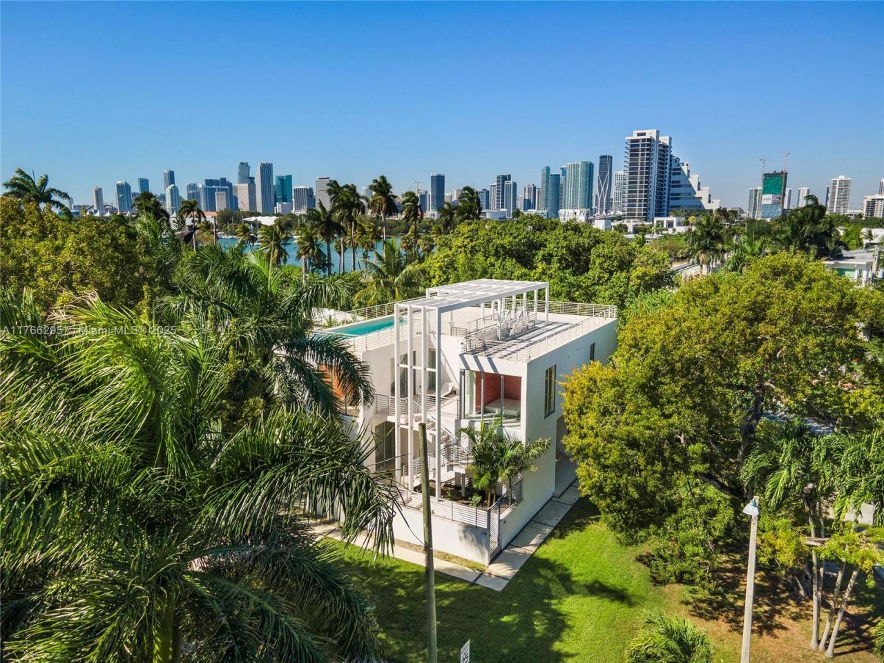 1250 N Venetian Way, Miami, FL 33139 Photo