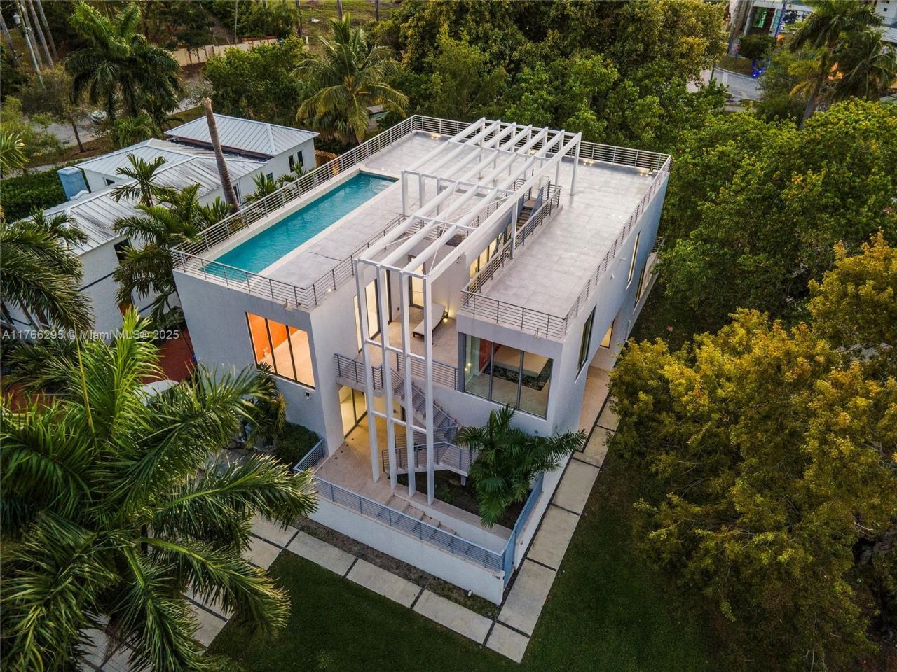 1250 N Venetian Way, Miami, FL 33139 Photo