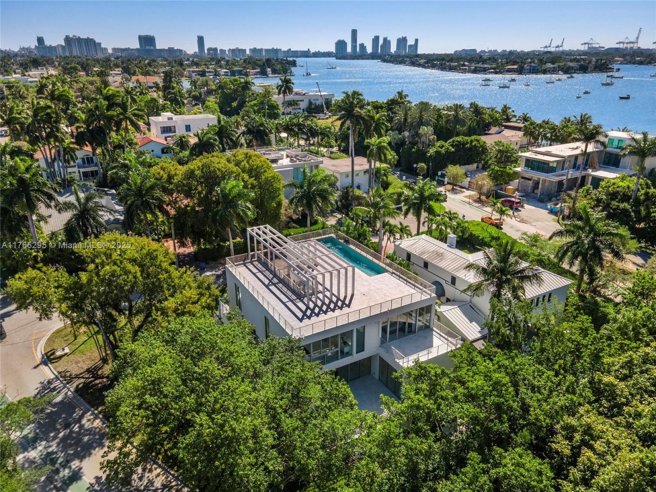 1250 N Venetian Way, Miami, FL 33139 Photo