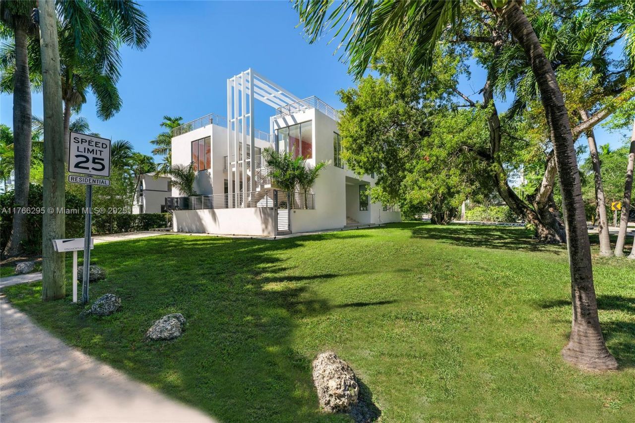 1250 N Venetian Way, Miami, FL 33139 Photo