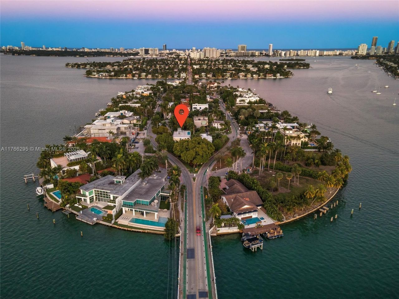 1250 N Venetian Way, Miami, FL 33139 Photo