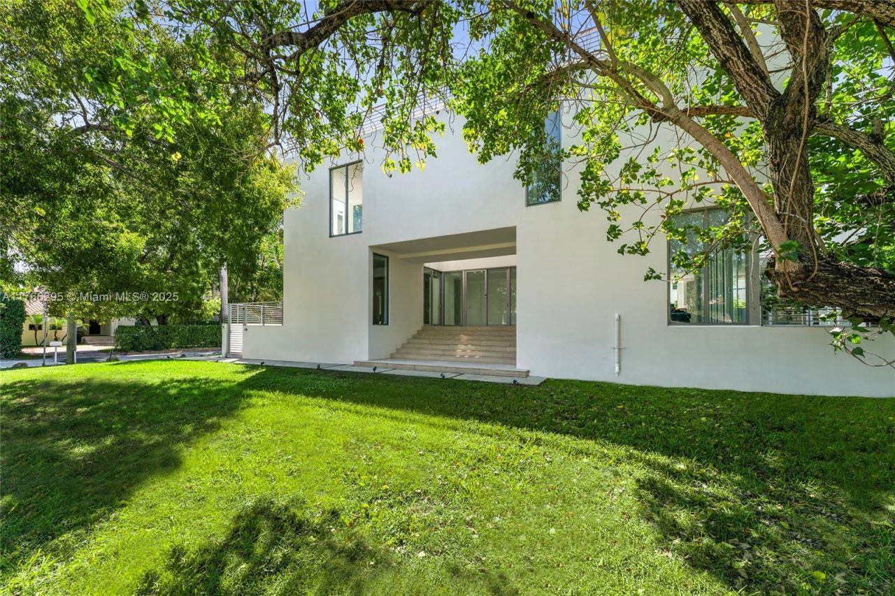 1250 N Venetian Way, Miami, FL 33139 Photo