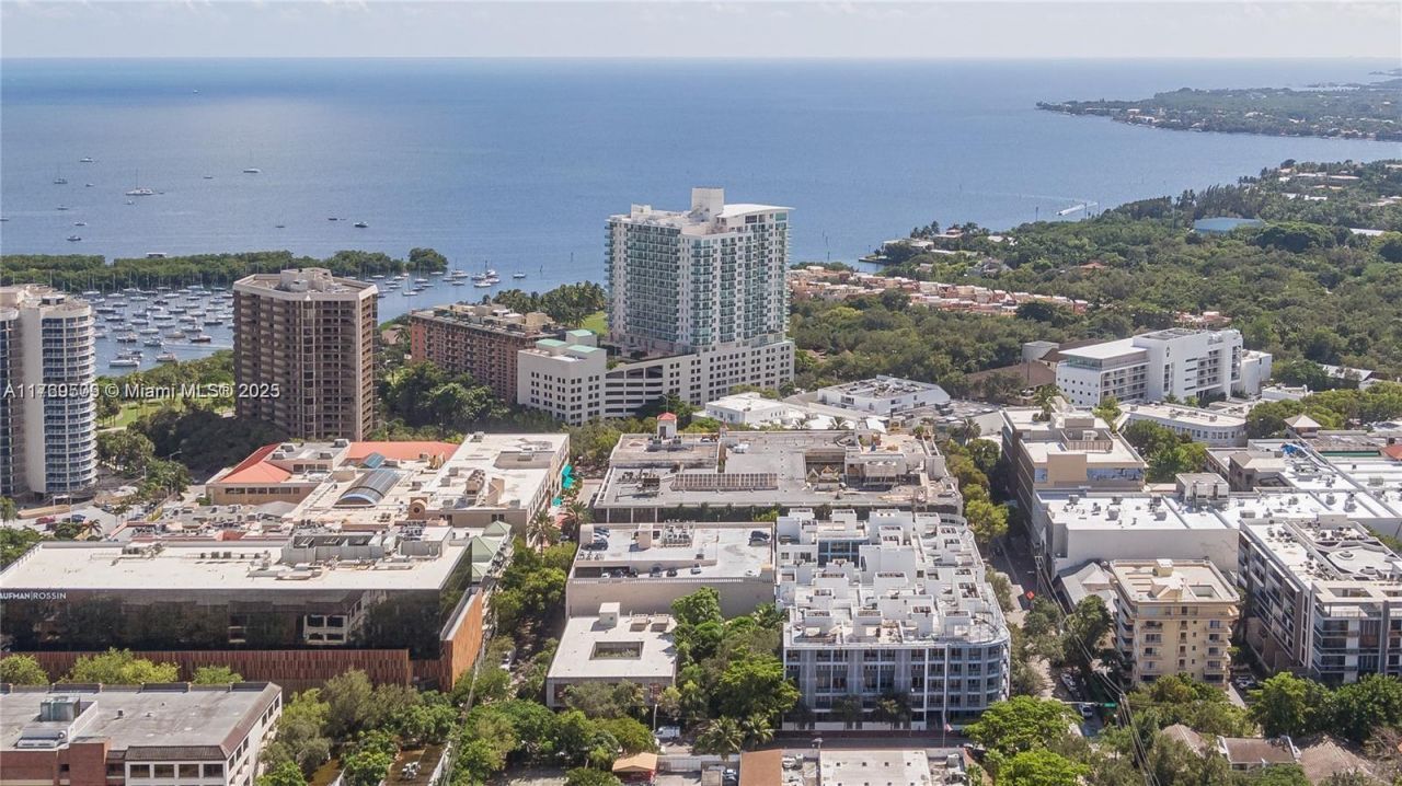 2940 Oak Ave, Miami, FL 33133 Photo