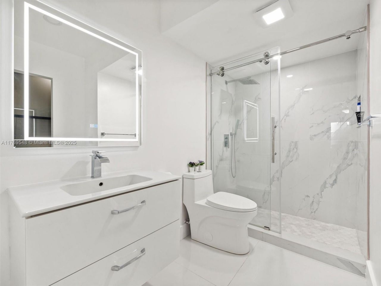 200 Diplomat Pkwy, Unit 424, Hallandale Beach, FL 33009 Photo