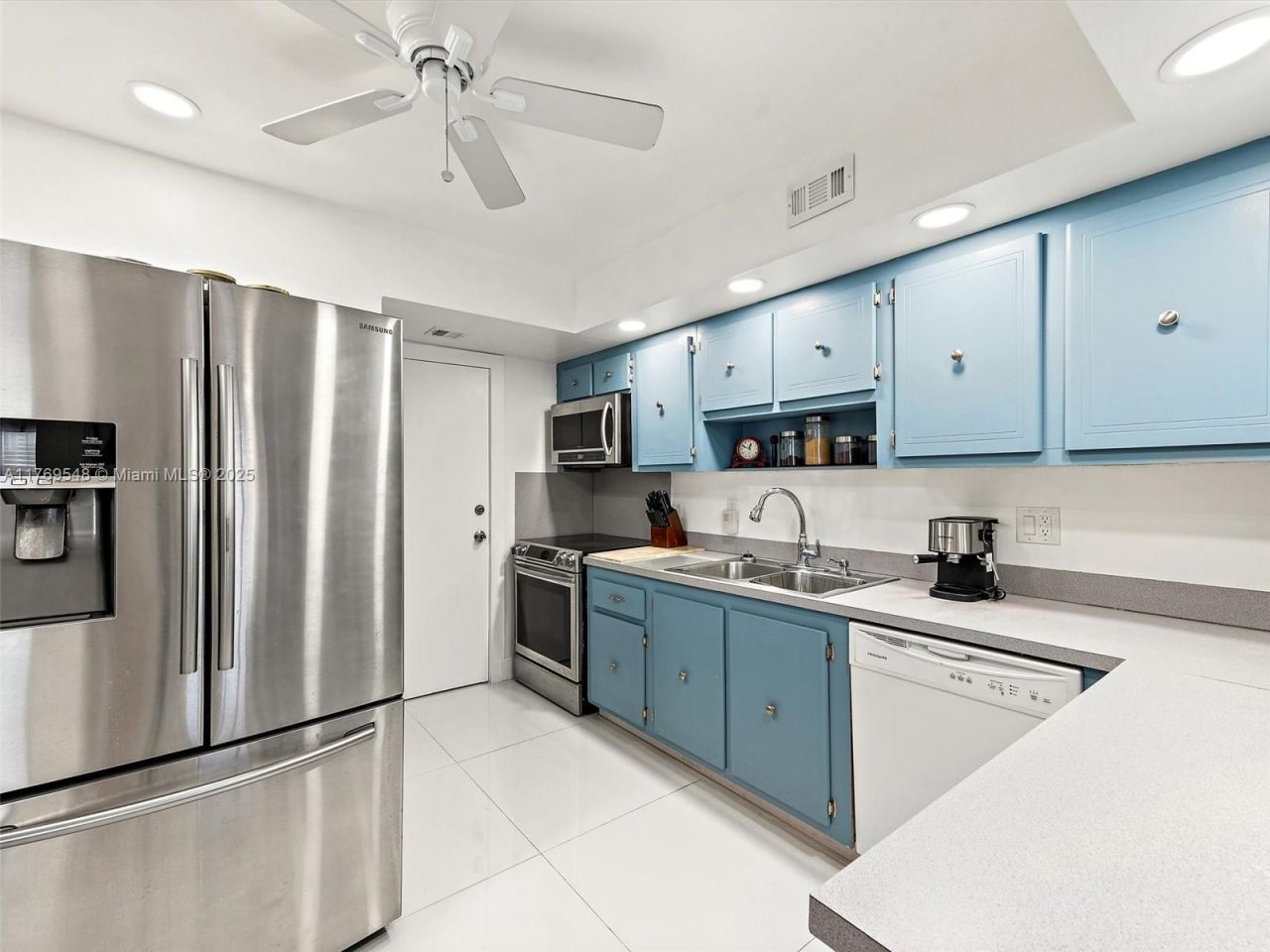 200 Diplomat Pkwy, Unit 424, Hallandale Beach, FL 33009 Photo