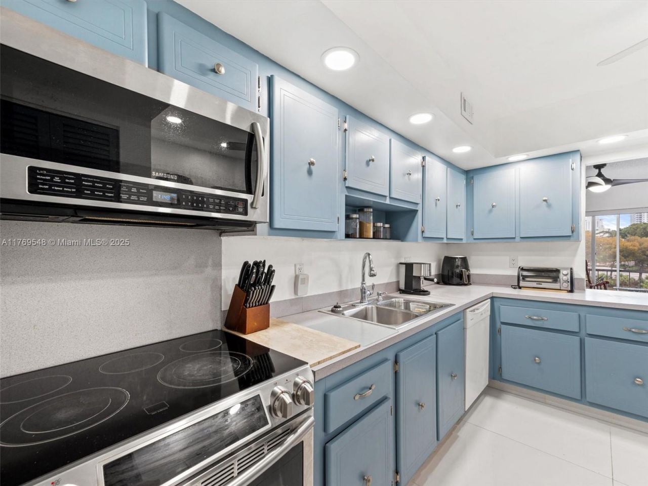 200 Diplomat Pkwy, Unit 424, Hallandale Beach, FL 33009 Photo