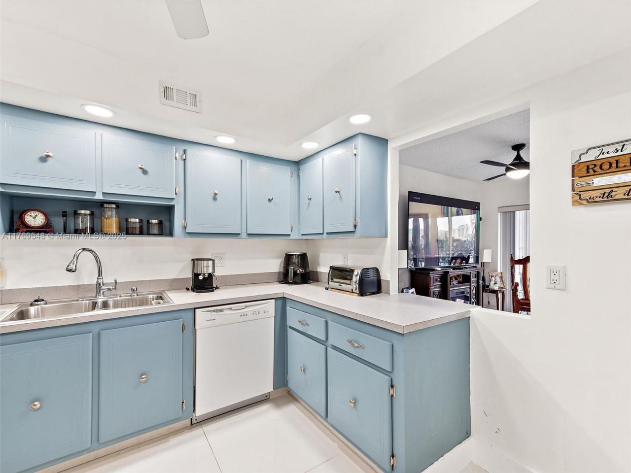 200 Diplomat Pkwy, Unit 424, Hallandale Beach, FL 33009 Photo