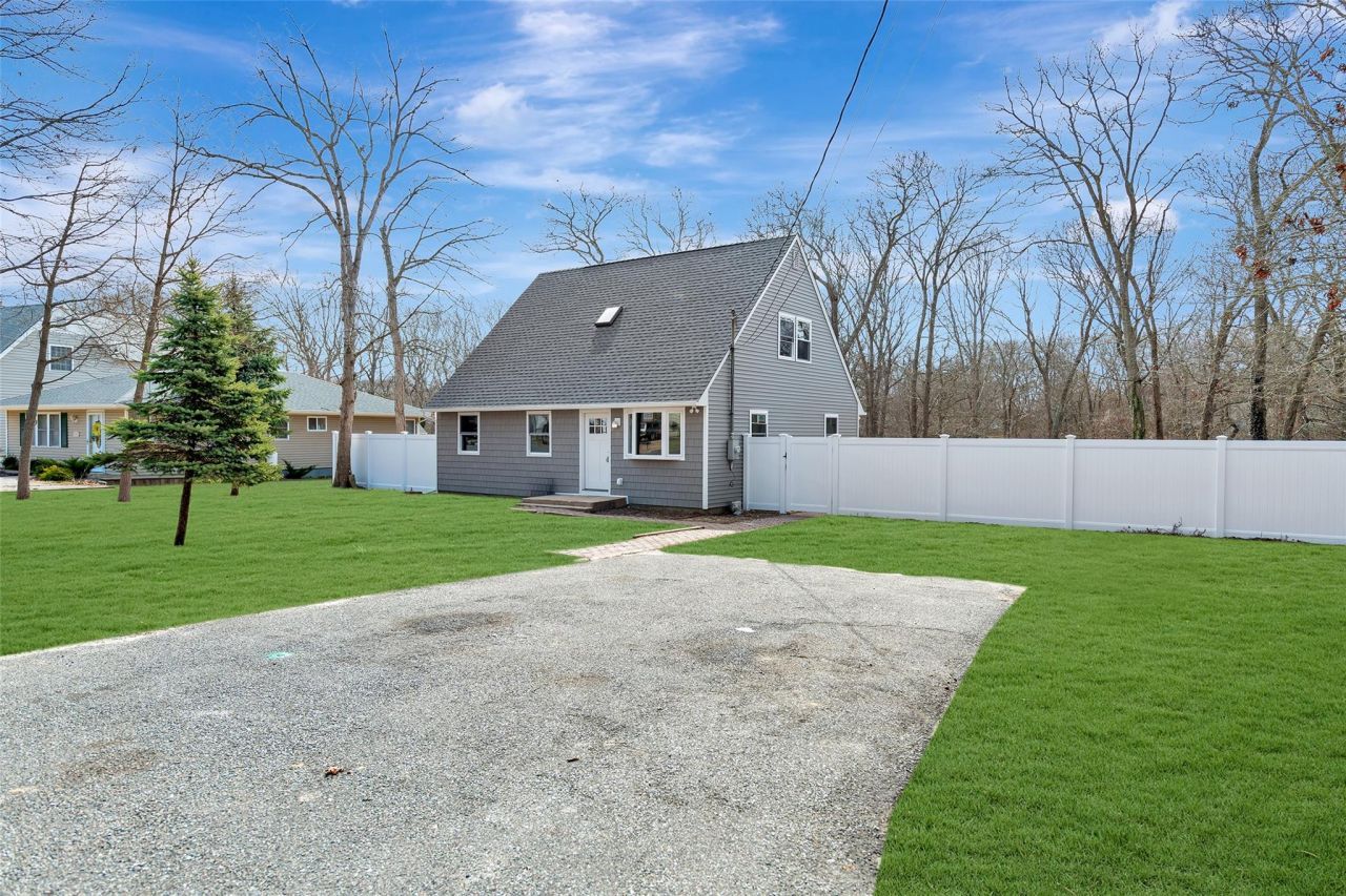 154 Meadowmere Avenue, Mastic, NY 11950 Main Photo