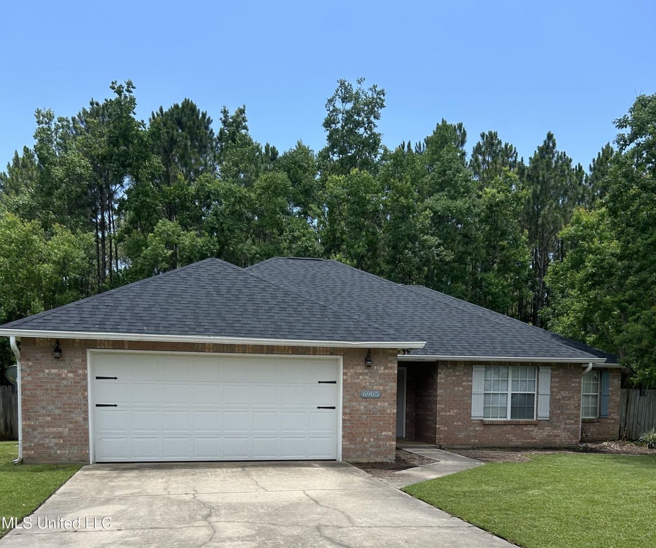 6905 Pinehurst Drive, Ocean Springs, MS 39564 Main Photo