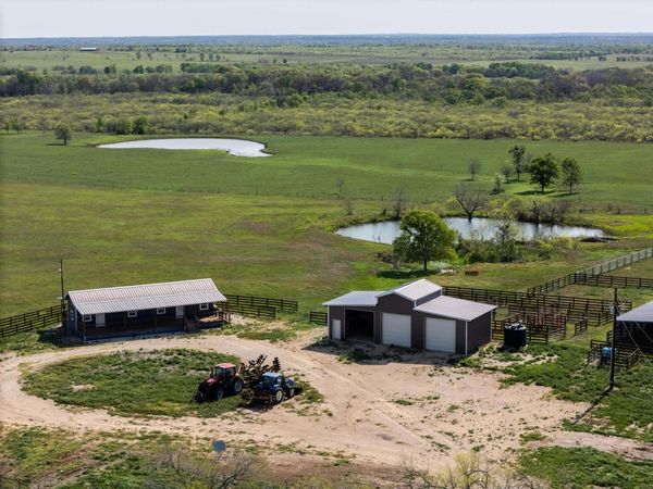 62 County Road 448, Waelder, TX 78959