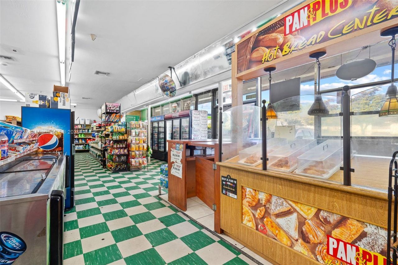 17851 NW 78th Ave, Hialeah, FL 33015 Photo