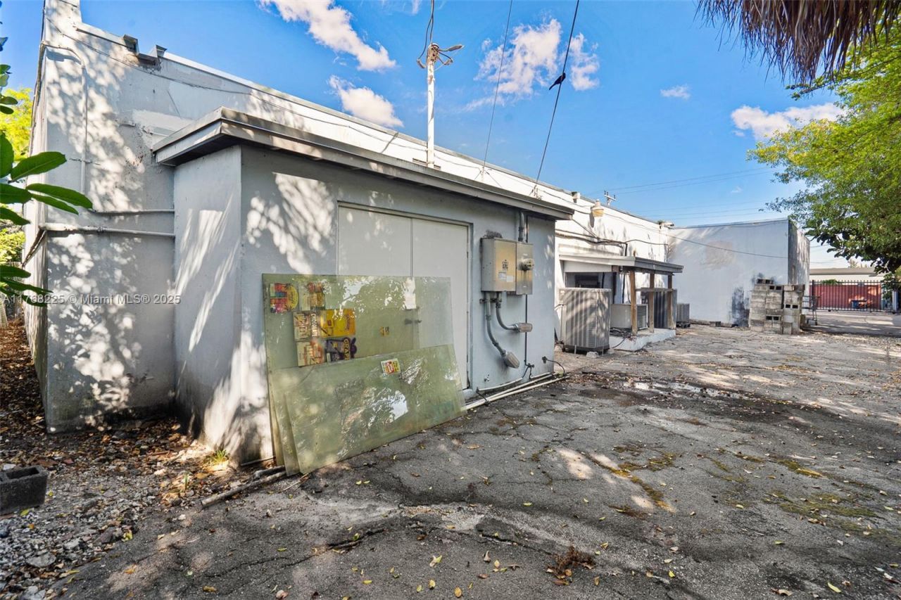 17851 NW 78th Ave, Hialeah, FL 33015 Photo