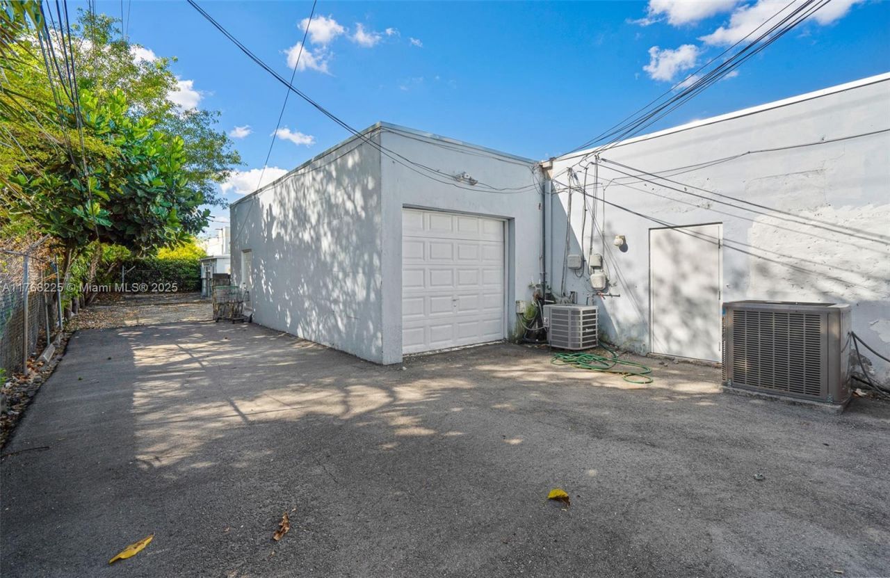 17851 NW 78th Ave, Hialeah, FL 33015 Photo