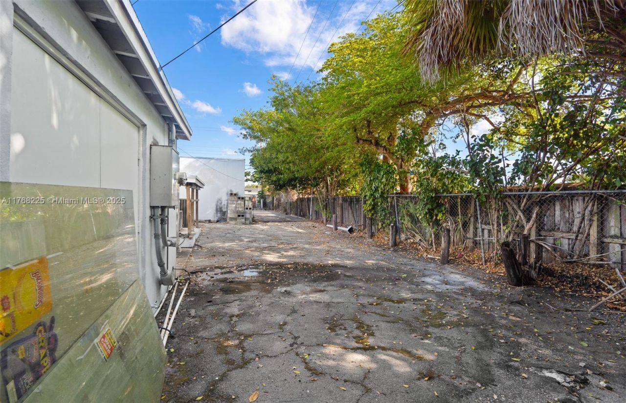 17851 NW 78th Ave, Hialeah, FL 33015 Photo