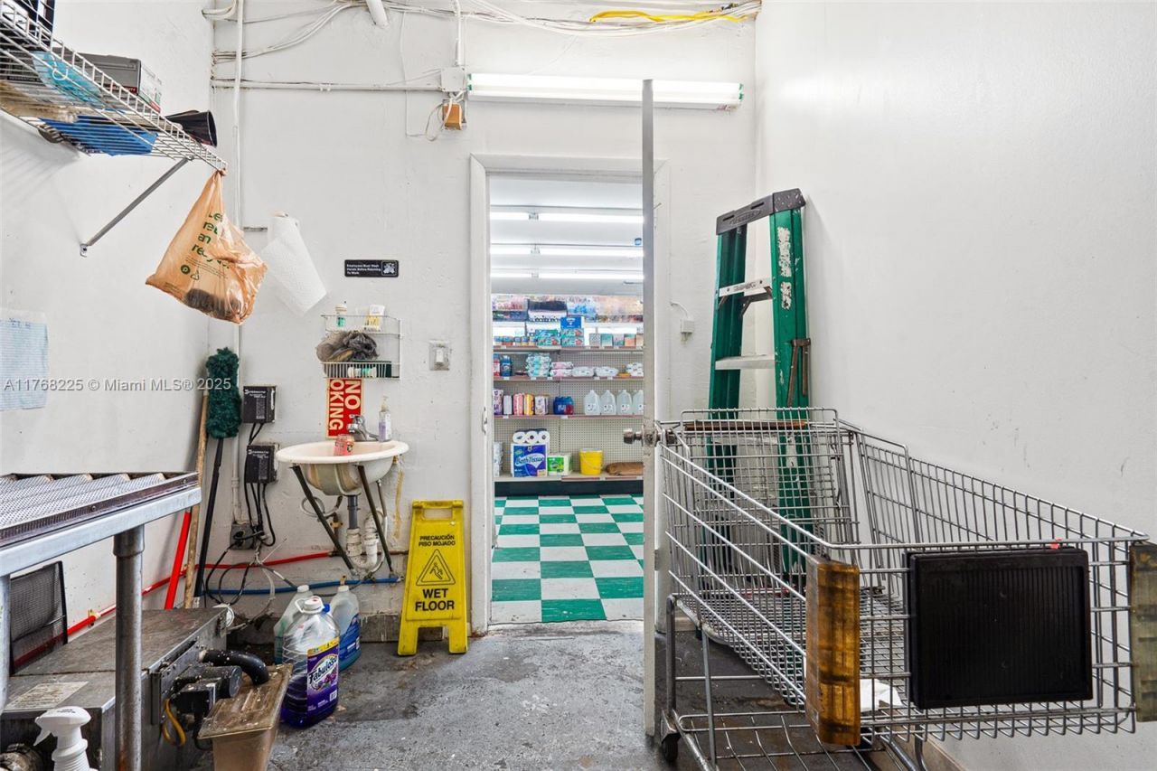 17851 NW 78th Ave, Hialeah, FL 33015 Photo