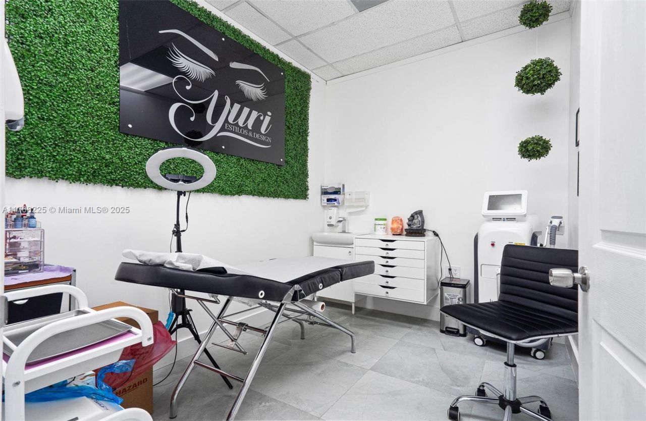 17851 NW 78th Ave, Hialeah, FL 33015 Photo