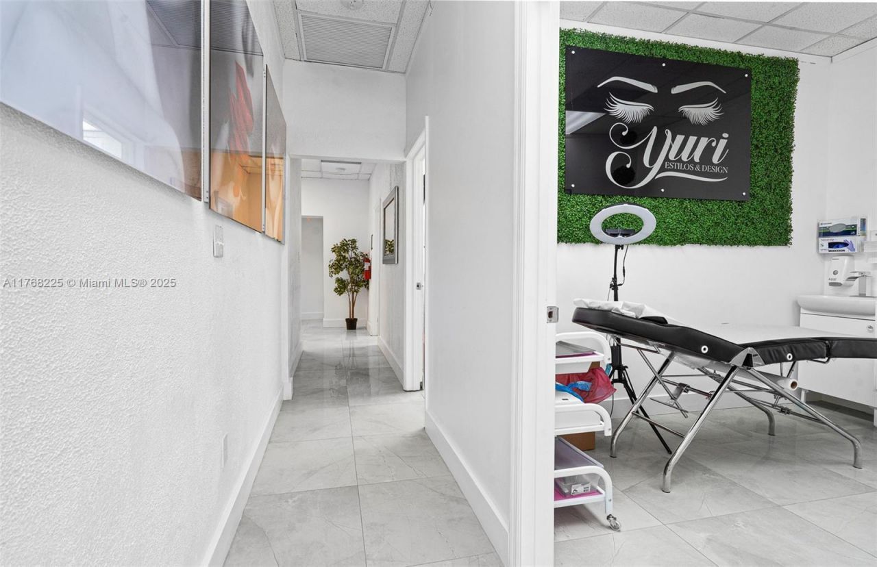 17851 NW 78th Ave, Hialeah, FL 33015 Photo