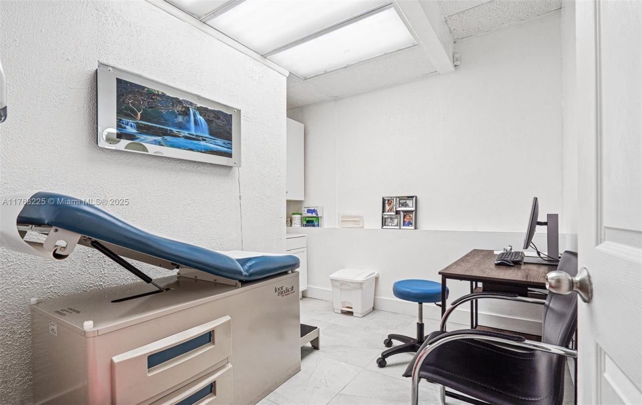 17851 NW 78th Ave, Hialeah, FL 33015 Photo