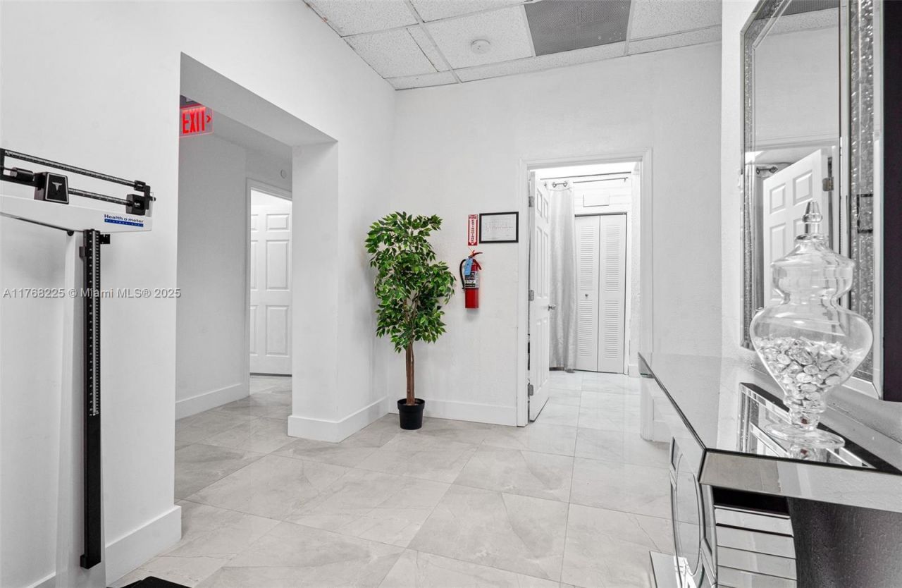 17851 NW 78th Ave, Hialeah, FL 33015 Photo