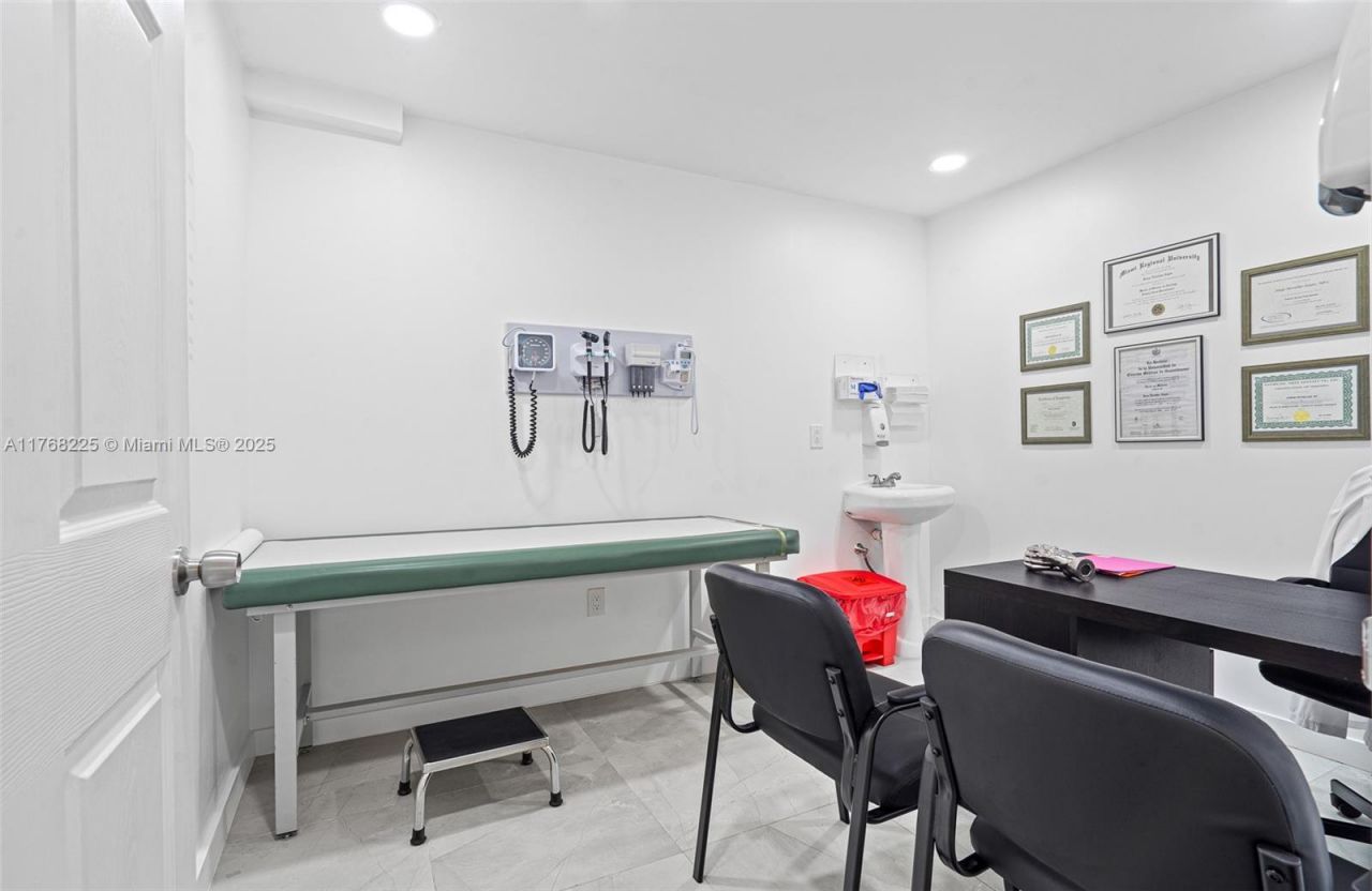 17851 NW 78th Ave, Hialeah, FL 33015 Photo