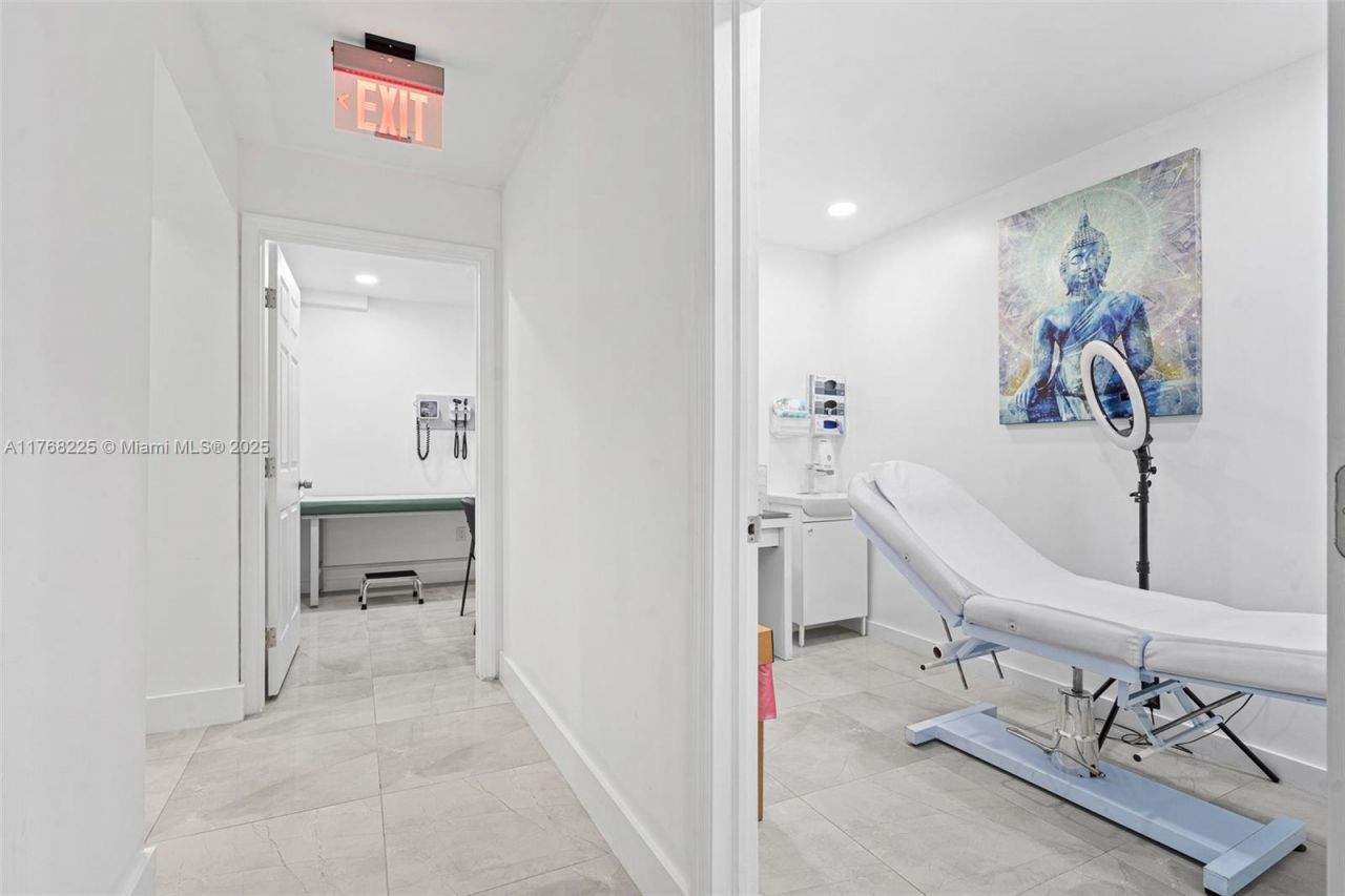 17851 NW 78th Ave, Hialeah, FL 33015 Photo