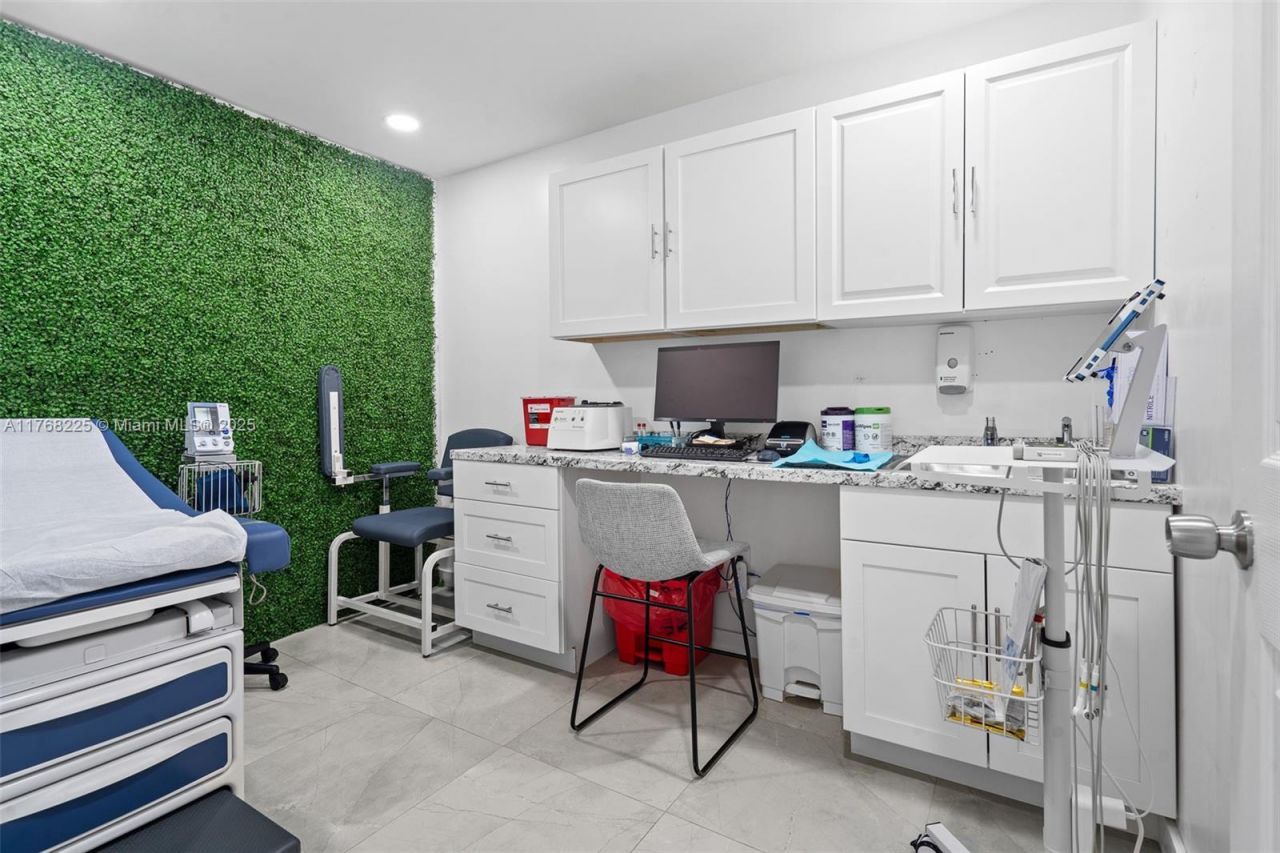 17851 NW 78th Ave, Hialeah, FL 33015 Photo