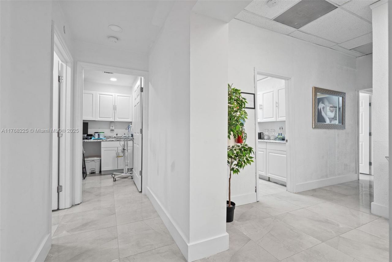 17851 NW 78th Ave, Hialeah, FL 33015 Photo