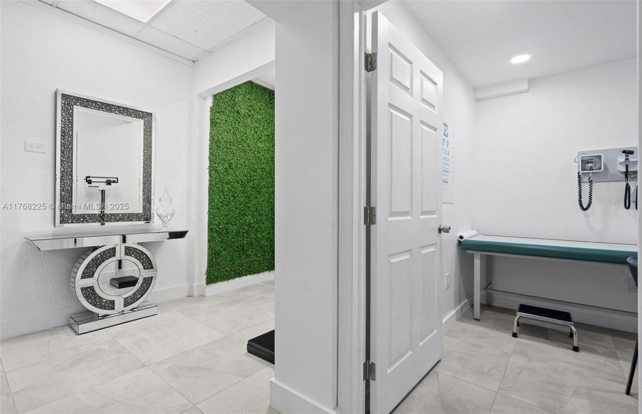 17851 NW 78th Ave, Hialeah, FL 33015 Photo