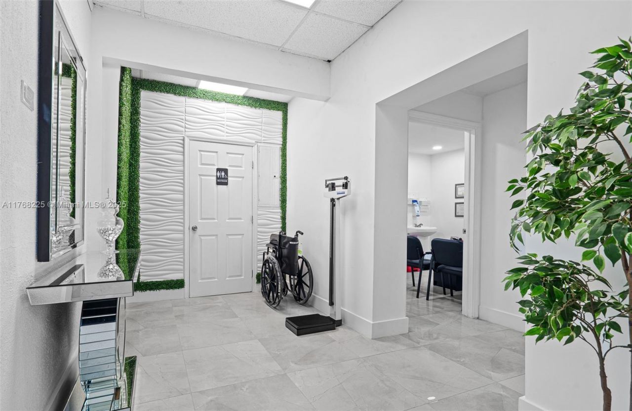 17851 NW 78th Ave, Hialeah, FL 33015 Photo