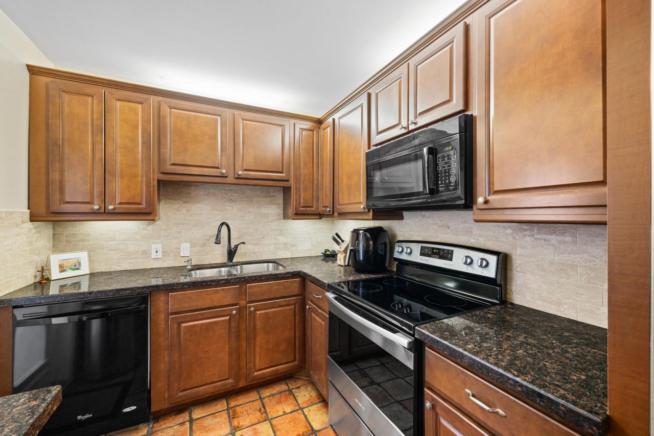 225 Beach Road, Unit 102, Tequesta, FL 33469 Photo