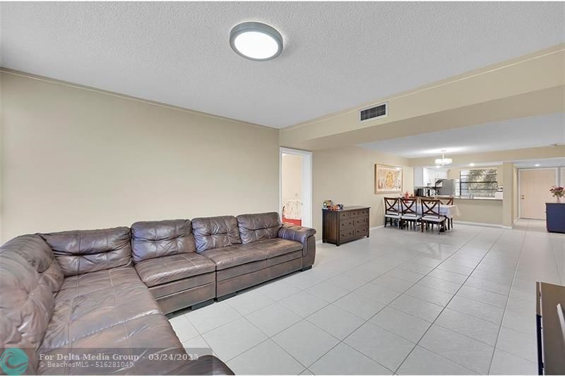 6109 Balboa Circle, Unit 305, Boca Raton, FL 33433 Photo
