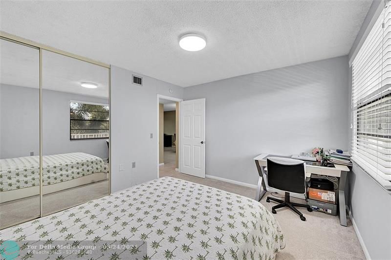 6109 Balboa Circle, Unit 305, Boca Raton, FL 33433 Photo