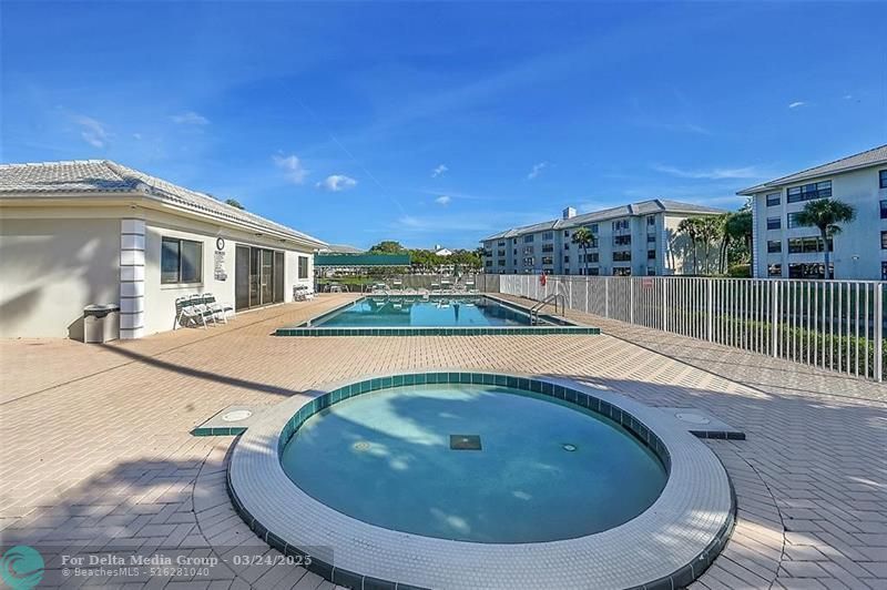 6109 Balboa Circle, Unit 305, Boca Raton, FL 33433 Photo