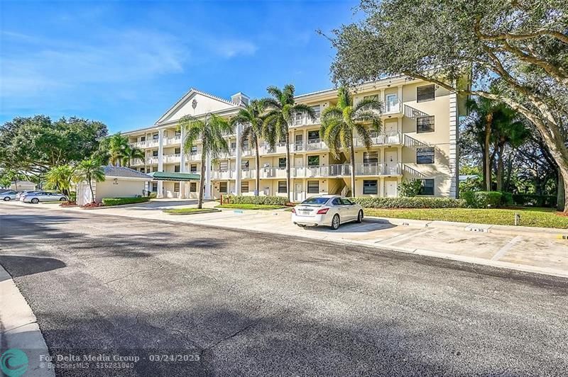 6109 Balboa Circle, Unit 305, Boca Raton, FL 33433 Photo