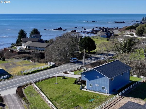15289 OCEANVIEW DR, Brookings, OR 97415