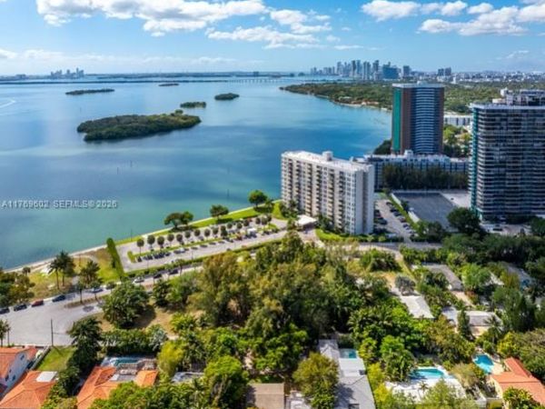 890 NE 70th St, Miami, FL 33138