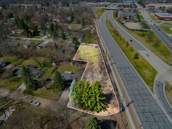 1061 Dorchester Avenue, Bloomfield Hills, MI 48302