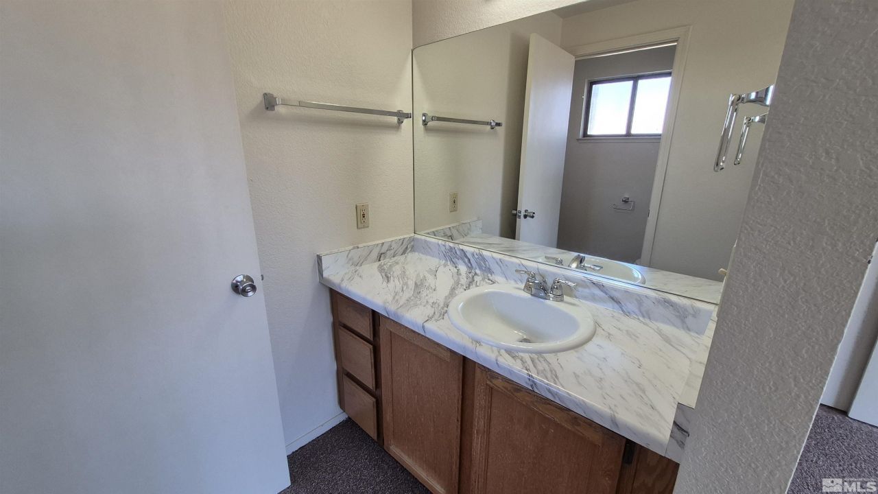 784 Hornet Drive, Gardnerville, NV 89460 Photo