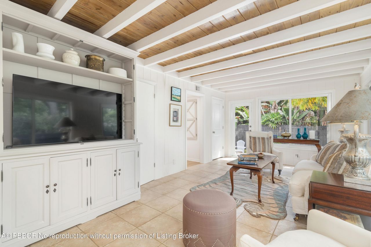 240 Almeria Road, West Palm Beach, FL 33405 Photo