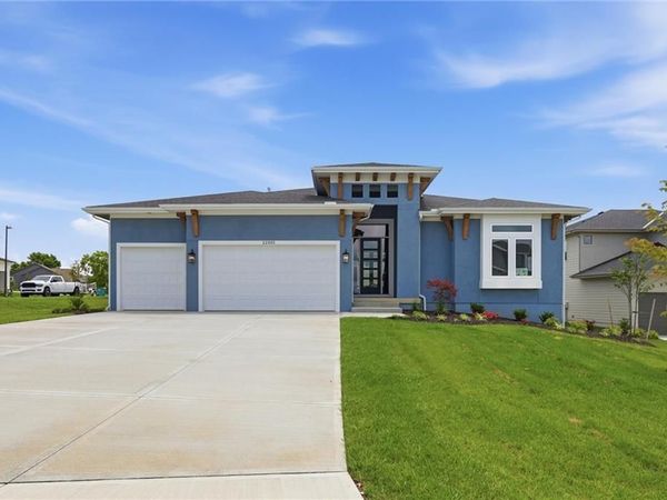 22005 W 99th Terrace, Lenexa, KS 66220