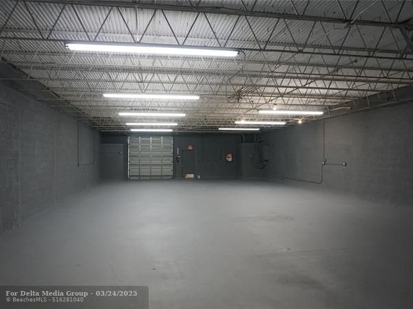 1042 NE 44th St, Oakland Park, FL 33334