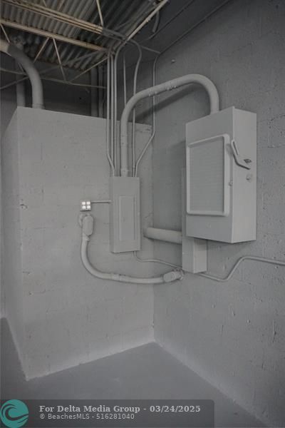 1042 NE 44th St, Oakland Park, FL 33334 Photo