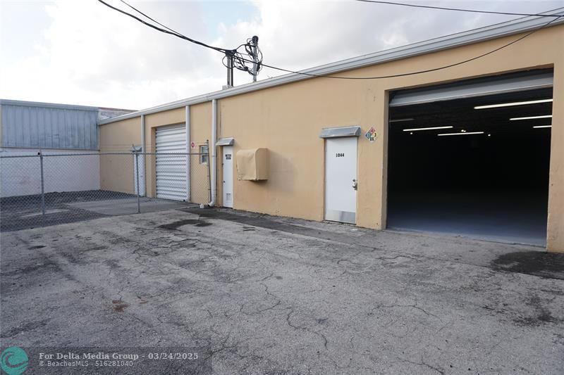 1042 NE 44th St, Oakland Park, FL 33334 Photo