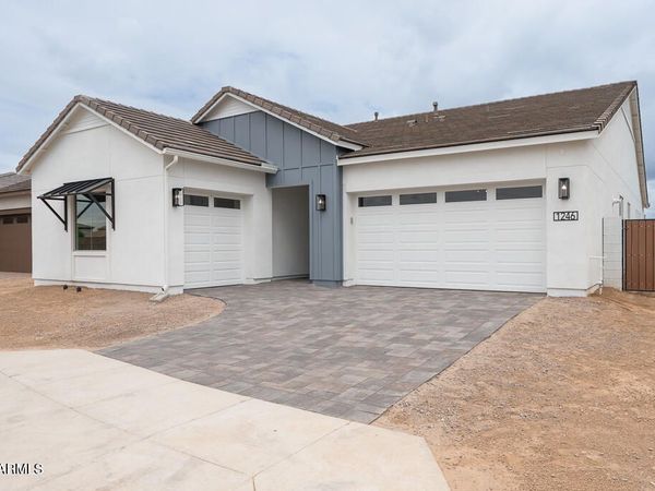 1246 E PENEDES Drive, Gilbert, AZ 85298